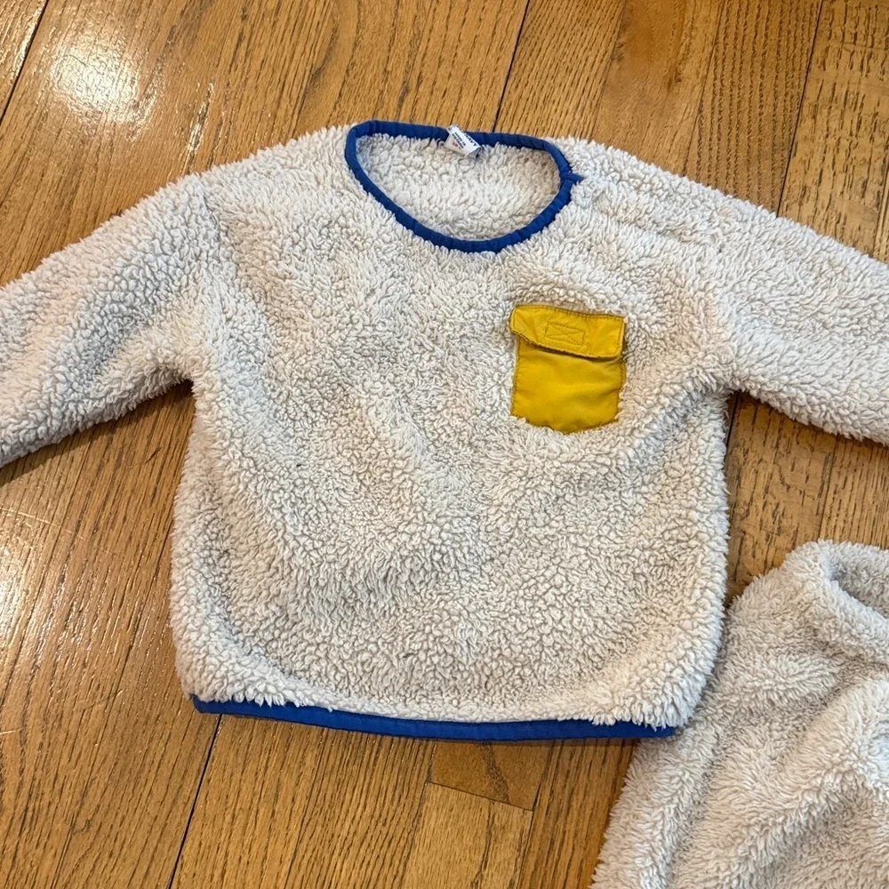 Old Navy Cozy Cream Sherpa Set with Blue Trim & Yellow Pocket 18-24 months
